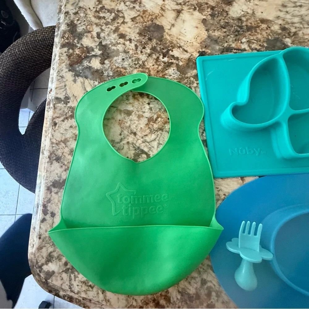 Tommee Tippee Kids Bib and Feeding Set - Green, Blue, Pink